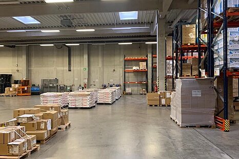 Teilbare Lagerflächen mit ca. 6.000 m² zzgl. Freifläche zu vermieten Teilbare Lagerflächen mit ca. 6.000 m² zzgl. Freifläche zu vermieten
