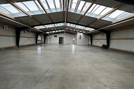 ca. 348 m² große, ebenerdige Lager-/Produktionsfläche mit Büro ca. 348 m² große, ebenerdige Lager-/Produktionsfläche mit Büro