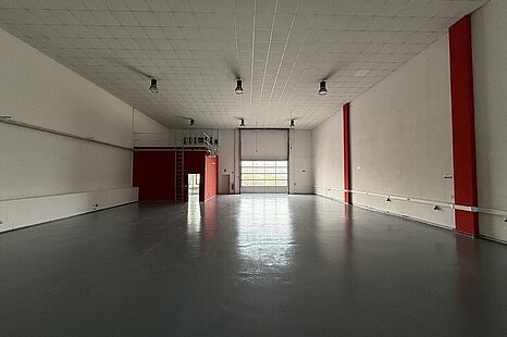 Top gepflegte Lagerhalle mit Büro zu vermieten Top gepflegte Lagerhalle mit Büro zu vermieten