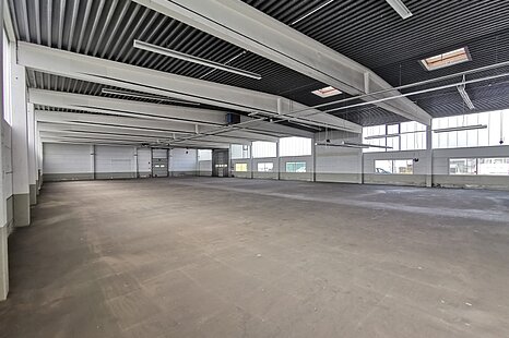 ca. 900 m² große Hallenfläche auf Rampenniveau mit Büro in Flughafennähe ca. 900 m² große Hallenfläche auf Rampenniveau mit Büro in Flughafennähe