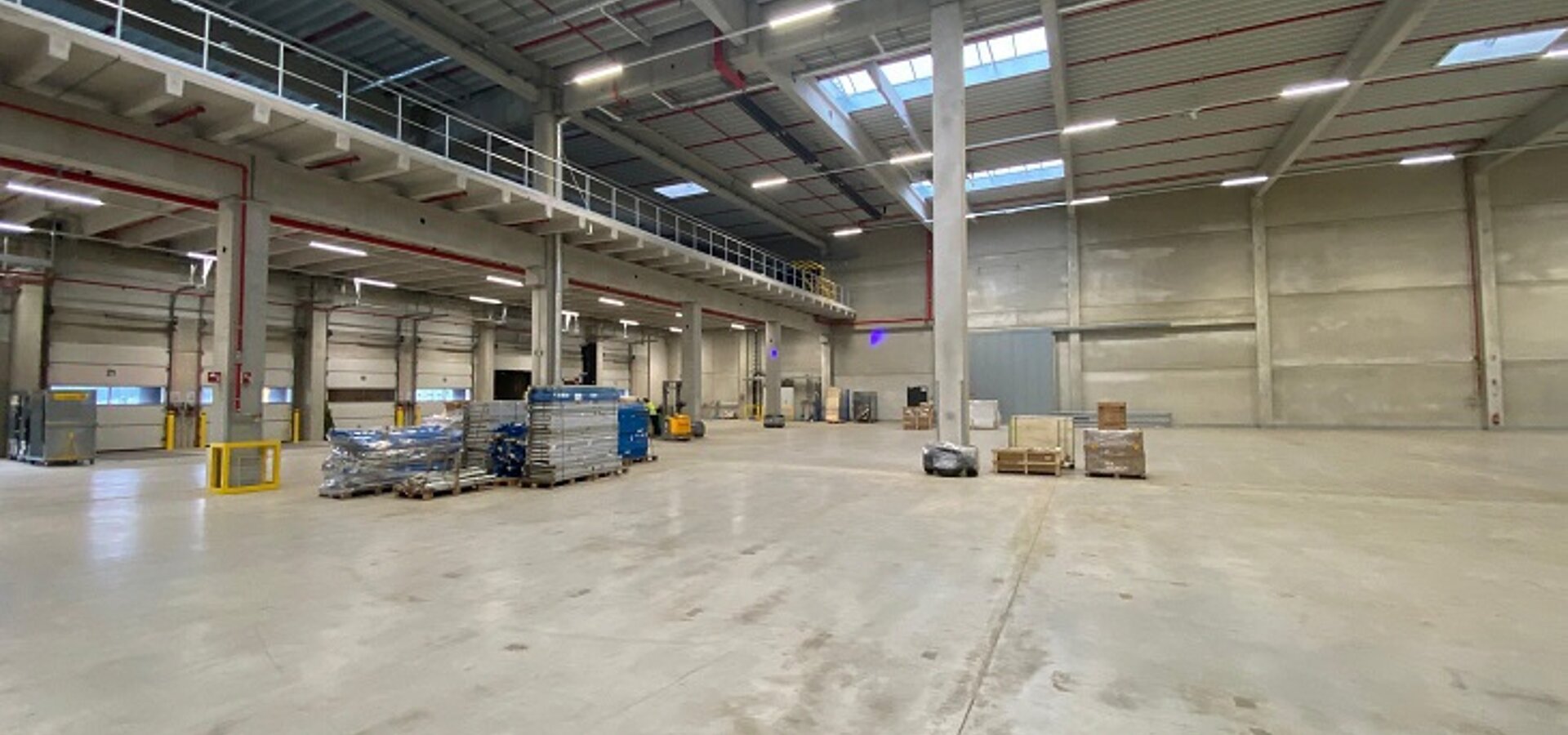 Innenansicht mit Mezzanine