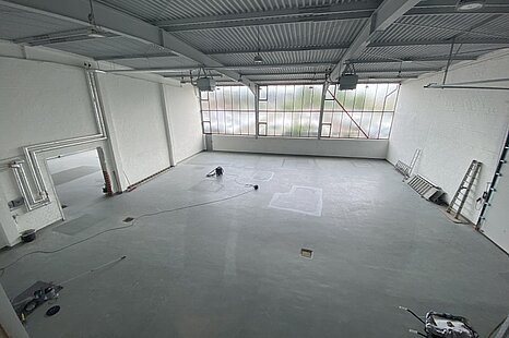 ca. 314 m² große, ebenerdige Hallenfläche mit Büro ca. 314 m² große, ebenerdige Hallenfläche mit Büro