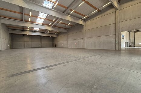 moderne Logistikfl&auml;chen mit kleinem B&uuml;robereich I Rampe & ebenerdig I teilbar ab 2.400 m&sup2;