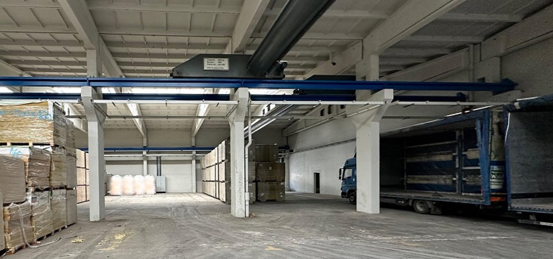 Geb&auml;ude 2 Innenansicht Kranbahn