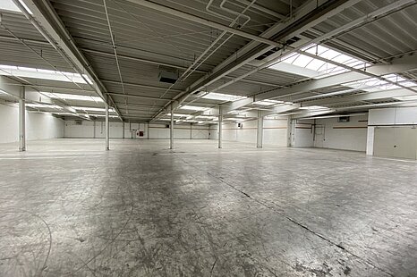 Hannover-Anderten, ca. 7.930 m&sup2; Rampenlager zu vermieten
