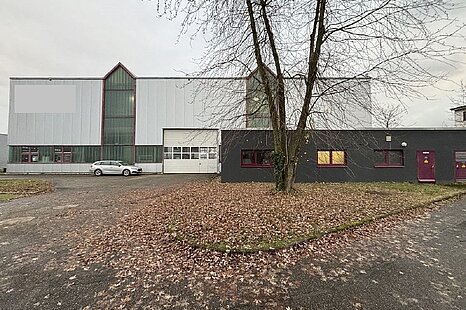 Im Alleinauftrag | sofort verf&uuml;gbar | 2 x 30 t Kranbahn | 9,00 m UKB