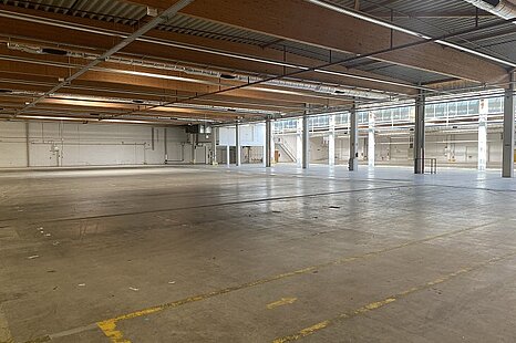 Hof, teilbare Lagerfl&auml;che mit ca. 7.000 m&sup2; zu vermieten