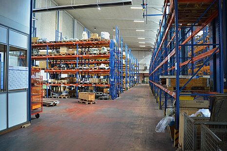 Karlsfeld, ca. 2.450 m&sup2; Lager- und Produktionsfl&auml;che inkl. B&uuml;ro zu vermieten