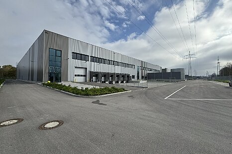 Ca. 9.000 qm Logistik | Rampe | ca. 10,00 m UKB ! Ca. 9.000 qm Logistik | Rampe | ca. 10,00 m UKB !