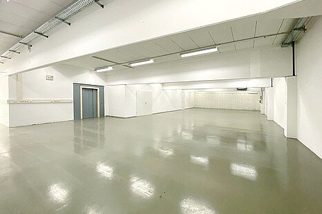 Puchheim, ca. 800 m&sup2; Lager-Produktionsfl&auml;che mit ca. 350 m&sup2; B&uuml;ro