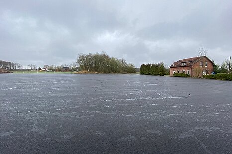 BRACKEL | ca. 18.500 m² FREIFLÄCHE | ca. 2.400 m² HALLE | AUTOBAHNNÄHE BRACKEL | ca. 18.500 m² FREIFLÄCHE | ca. 2.400 m² HALLE | AUTOBAHNNÄHE