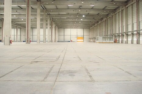 Landsberg | ca. 12.100 m² Logistikfläche | Rampe & Ebenerdig | überdachte Betonrampe Landsberg | ca. 12.100 m² Logistikfläche | Rampe & Ebenerdig | überdachte Betonrampe