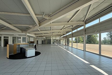 Repr&auml;sentative Werkstatt- und Verkaufsfl&auml;che mit ca. 1.500 m&sup2; zu vermieten