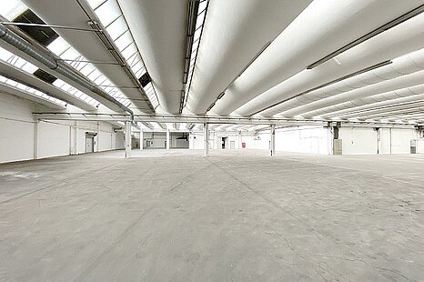 Olching, ca. 4.135 m&sup2; Produktions-, Lager- und Logistikfl&auml;chen mit bis zu 385 m&sup2; B&uuml;ro zu vermieten
