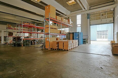 Sofort verfügbare Lagerfläche mit ca. 5.000 m² zzgl. Bürofläche zu vermieten Sofort verfügbare Lagerfläche mit ca. 5.000 m² zzgl. Bürofläche zu vermieten