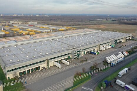 Köln | ca. 8.270 m² Logistikfläche | 10 m UKB | regaliert | 9.000 Palettenstellplätze Köln | ca. 8.270 m² Logistikfläche | 10 m UKB | regaliert | 9.000 Palettenstellplätze