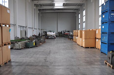 Mehrgeschossige Lagerhalle mit ca. 5.400 m&sup2; zzgl. B&uuml;rofl&auml;che zu verkaufen