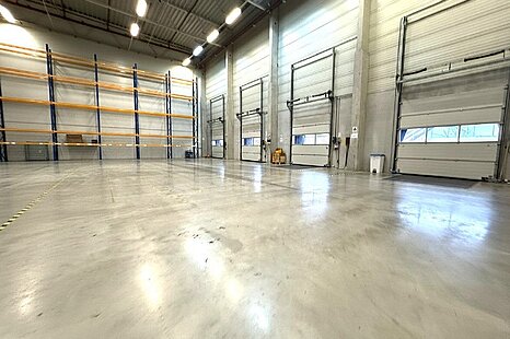 ca. 6.000 m² Lager-/Logistikfläche zzgl. Mezzaninfläche und Büro zu vermieten ca. 6.000 m² Lager-/Logistikfläche zzgl. Mezzaninfläche und Büro zu vermieten