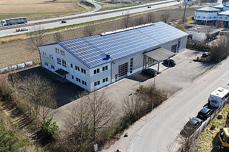 direkte Sichtlage zur A8 I alleinstehende Hallen-/Showroomfl&auml;che mit B&uuml;ro
