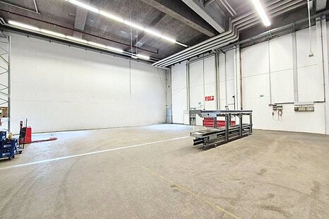 4.800 m² moderne Gewerbefläche mit Rampe & flexibel gestaltbaren Büros in top Lage 4.800 m² moderne Gewerbefläche mit Rampe & flexibel gestaltbaren Büros in top Lage