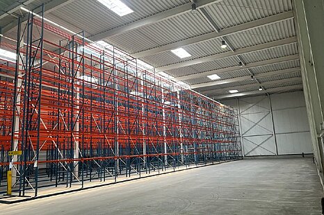 Amt Neuhaus, ca. 1.750 m² Industriehalle mit Hochregal zu vermieten Amt Neuhaus, ca. 1.750 m² Industriehalle mit Hochregal zu vermieten