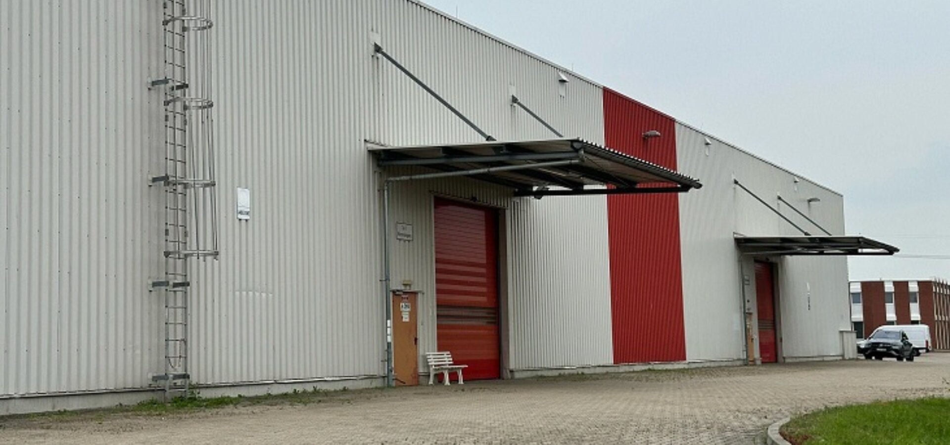 Andienung außen