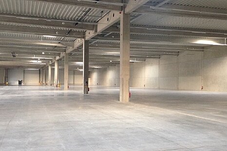 W&uuml;rzburg, ca. 8.000 m&sup2; Hallenfl&auml;che zzgl. 1.500 m&sup2; B&uuml;rofl&auml;che zu vermieten