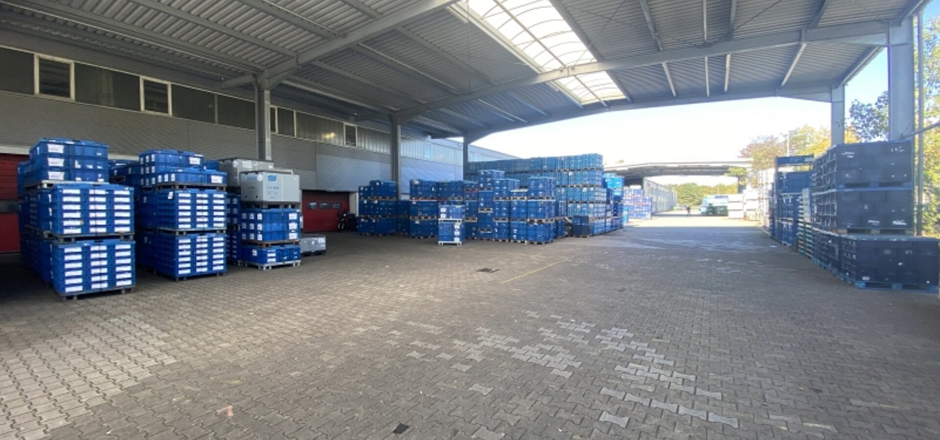Außenansicht Hallenfläche