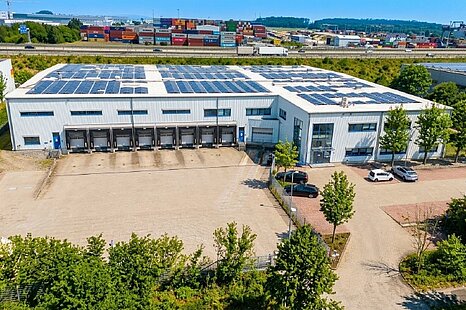 direkt an der A8 I ca. 4.520 m² Hallen- und Bürofläche inkl. Erweiterung I exklusiv über REALOGIS direkt an der A8 I ca. 4.520 m² Hallen- und Bürofläche inkl. Erweiterung I exklusiv über REALOGIS