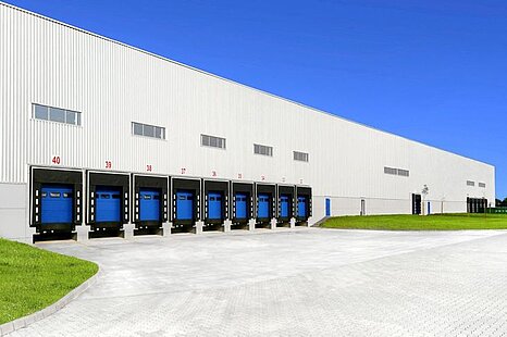 Neubau Erstbezug in Hof-West, ca. 6.000 m² projektierte Logistikhalle zu vermieten Neubau Erstbezug in Hof-West, ca. 6.000 m² projektierte Logistikhalle zu vermieten
