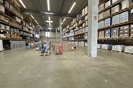 Lager-/ Produktions-/ und Ausstellungsfl&auml;che in guter Lage zu vermieten!