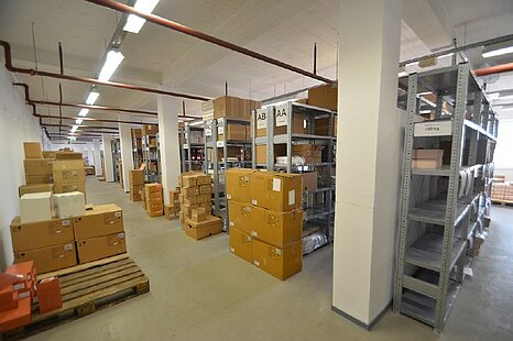 ca. 500 m² - ca. 1.500 m² zentrumsnahe Hallenfläche mit Rampe und ebenerdiger Andienung ca. 500 m² - ca. 1.500 m² zentrumsnahe Hallenfläche mit Rampe und ebenerdiger Andienung