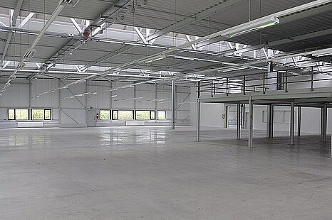M&uuml;nchner-Norden, bis zu ca. 6.000 m&sup2; Hallenfl&auml;che mit B&uuml;ro zu vermieten