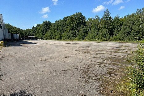 Umzäunte Freifläche in Landshut zu vermieten Umzäunte Freifläche in Landshut zu vermieten