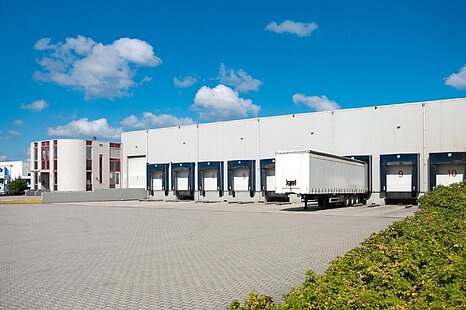 Ab sofort: Ca. 11.000 qm Logistikflächen in Top-Lage zu vermieten! Ab sofort: Ca. 11.000 qm Logistikflächen in Top-Lage zu vermieten!