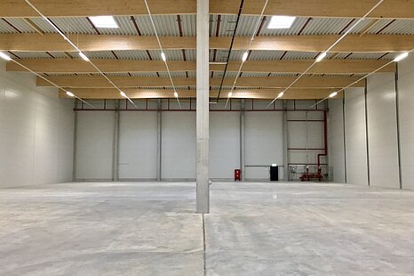 Friedberg, ca. 5.800 m&sup2; neuwertige Hallenfl&auml;che inkl. B&uuml;ro - teilbar nach R&uuml;cksprache