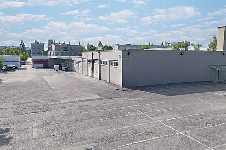 ca. 1.486 m² Lager- und Bürofläche direkt an der Messe München zu vermieten - im Alleinauftrag ca. 1.486 m² Lager- und Bürofläche direkt an der Messe München zu vermieten - im Alleinauftrag