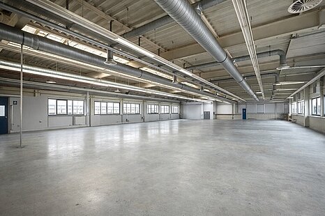 Moderne ca. 6.000 m² Lager-/Logistikfläche zzgl. Bürogebäude zu vermieten Moderne ca. 6.000 m² Lager-/Logistikfläche zzgl. Bürogebäude zu vermieten