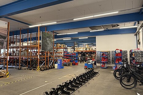 ca. 300 m² bis zu 700 m² große, ebenerdige Hallenfläche ca. 300 m² bis zu 700 m² große, ebenerdige Hallenfläche
