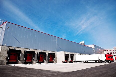 Ab sofort verf&uuml;gbar I Logistikimmobilie mit mehreren Rampen zu vermieten