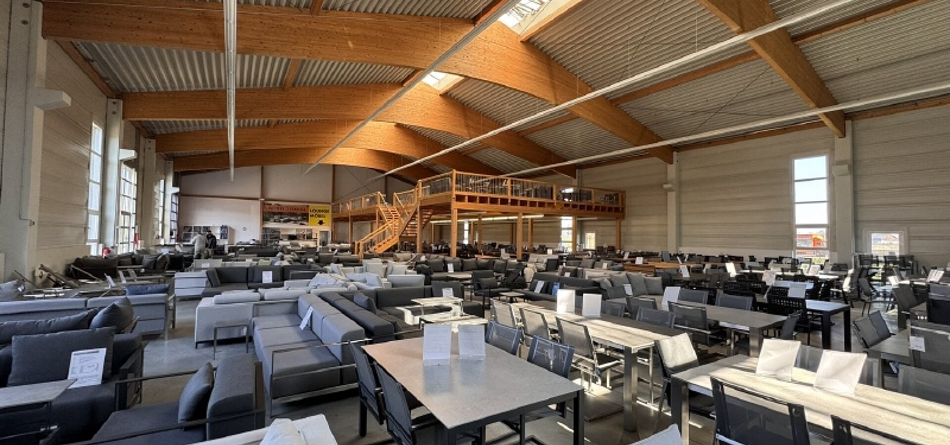 Innenansicht Halle, Showroom