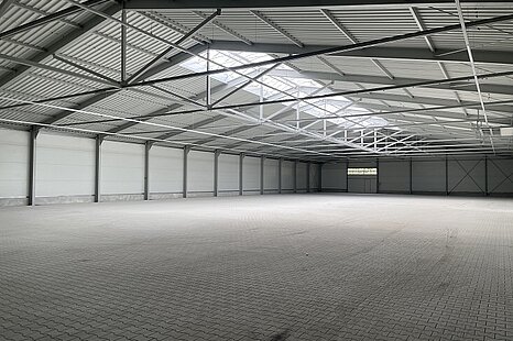 Ortenburg, ca. 2.130 m² Hallenfläche zu vermieten Ortenburg, ca. 2.130 m² Hallenfläche zu vermieten