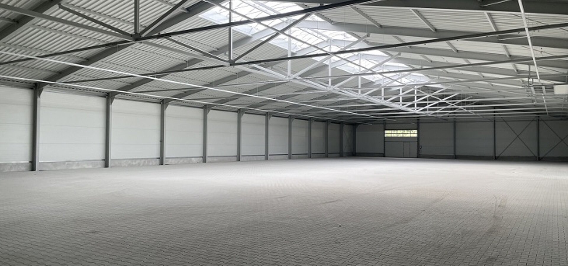 Halle_Innenansicht 1