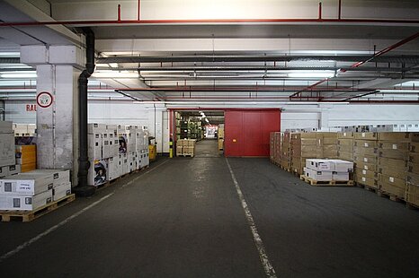 Logistik- mit B&uuml;rofl&auml;chen in Bestlage zu vermieten!