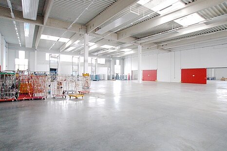 Garching, ca. 2.000 m² Hallenfläche und 1.000 m² Büro zu vermieten Garching, ca. 2.000 m² Hallenfläche und 1.000 m² Büro zu vermieten