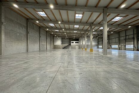 ca. 9.000 m&sup2; Hallenfl&auml;che zu vermieten | teilbar ab 4.100 &sup2;