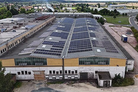 Hermsdorfer Kreuz | ca. 5.600 m&sup2; Hallenkomplex | anmietbar ab ca. 2.800 m&sup2; | Krananlage