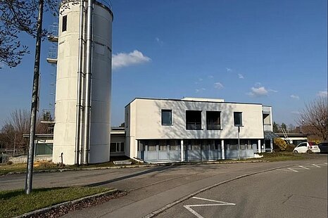 SINDELFINGEN | CA. 1.200 m² LAGER-/PRODUKTIONSHALLE | ÜBERDACHTE AUSSENFLÄCHE SINDELFINGEN | CA. 1.200 m² LAGER-/PRODUKTIONSHALLE | ÜBERDACHTE AUSSENFLÄCHE