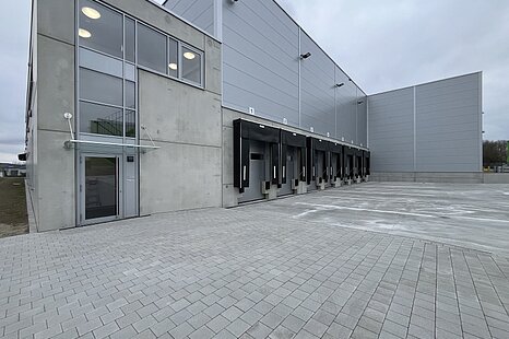 Moderner Neubau an der A81 – Gesamt- oder Teilanmietung möglich! Moderner Neubau an der A81 – Gesamt- oder Teilanmietung möglich!