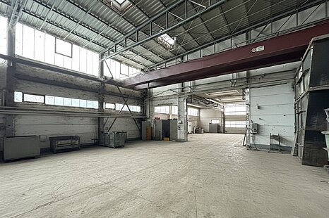 ca. 3.475 m&sup2; Lagerfl&auml;che zzgl. B&uuml;ro und 2.800 m&sup2; Freifl&auml;che | Vermietung f&uuml;r max. 1,5 Jahre